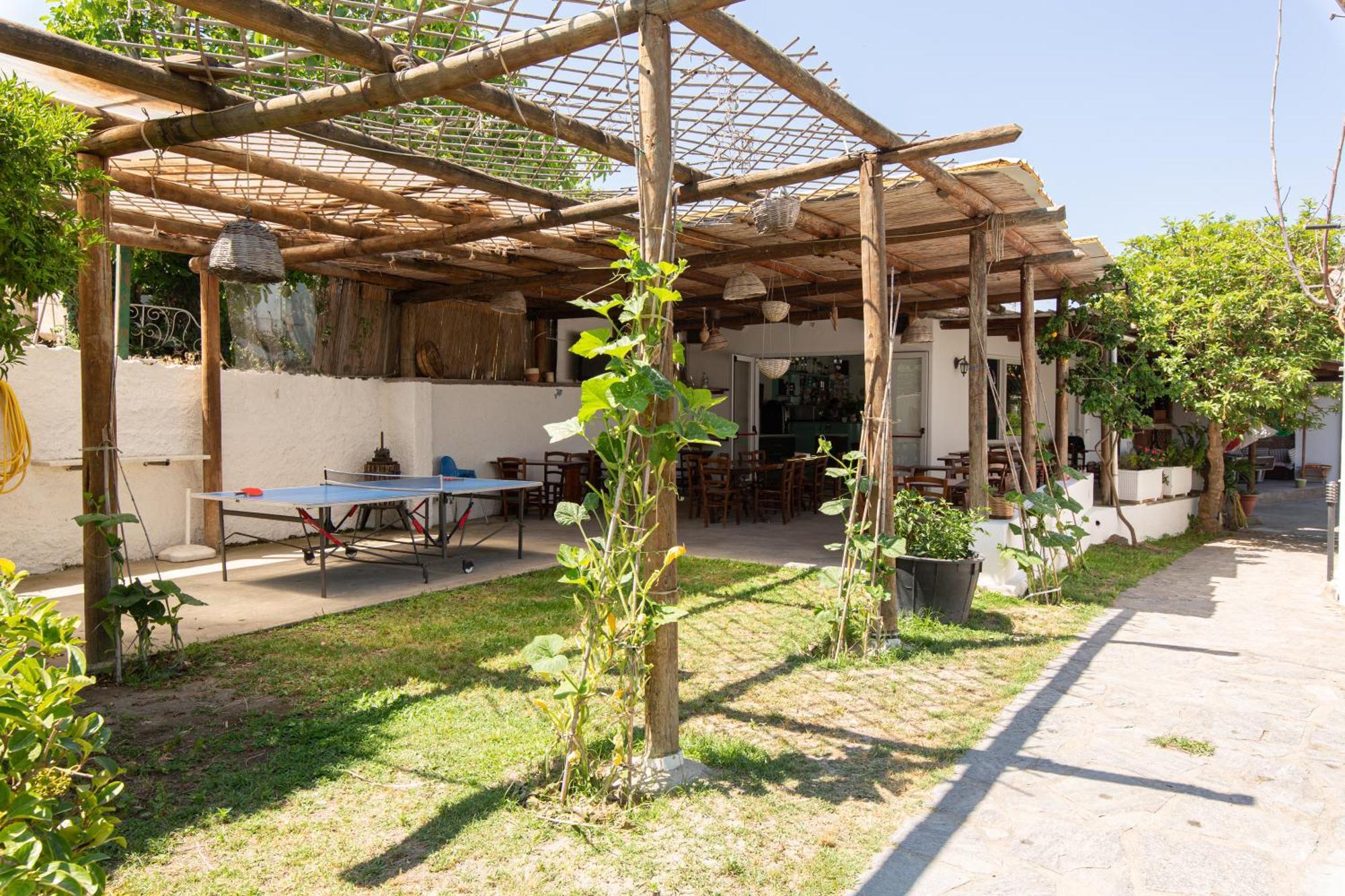 Tina Aparthotel