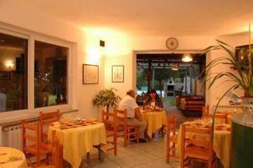 Apartahotel Tina 2*