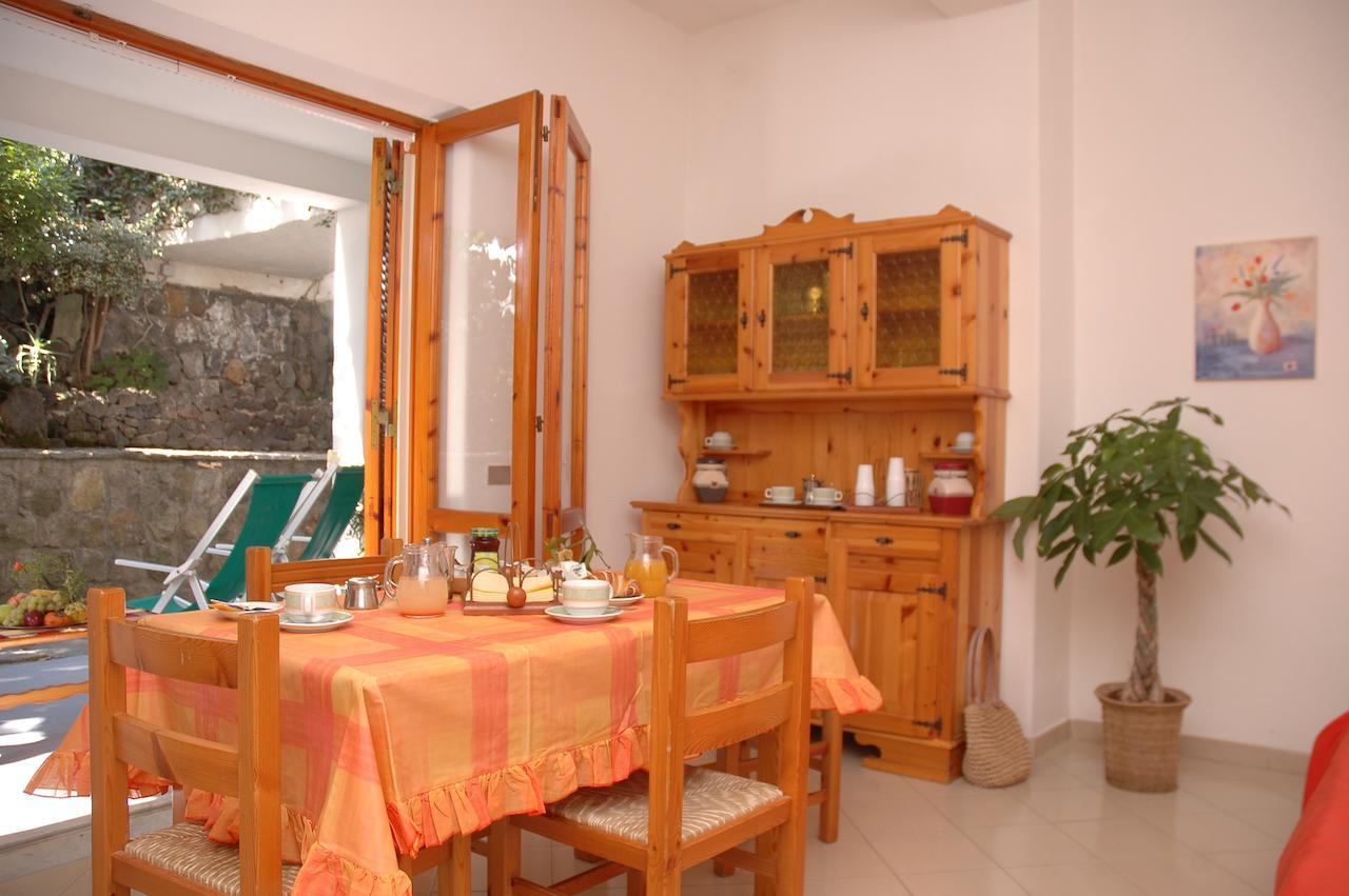 Tina 2* Forio (Isola d'Ischia)